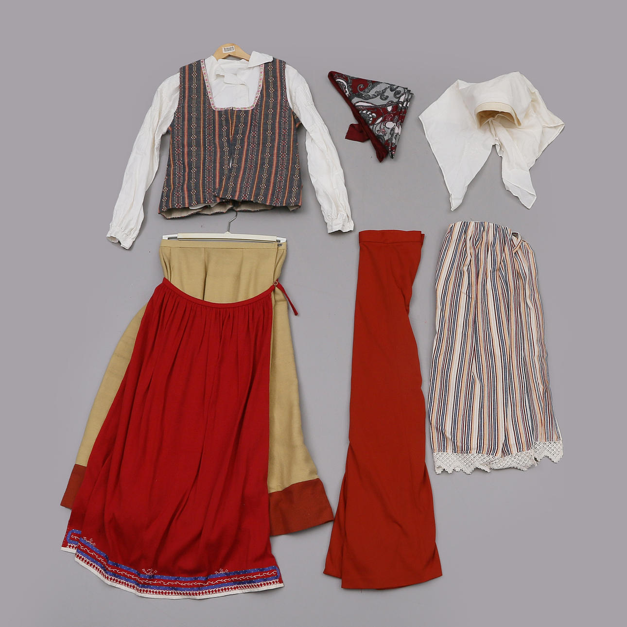 FOLKDRÄKT, Öland, handvävd, 1900-tal.