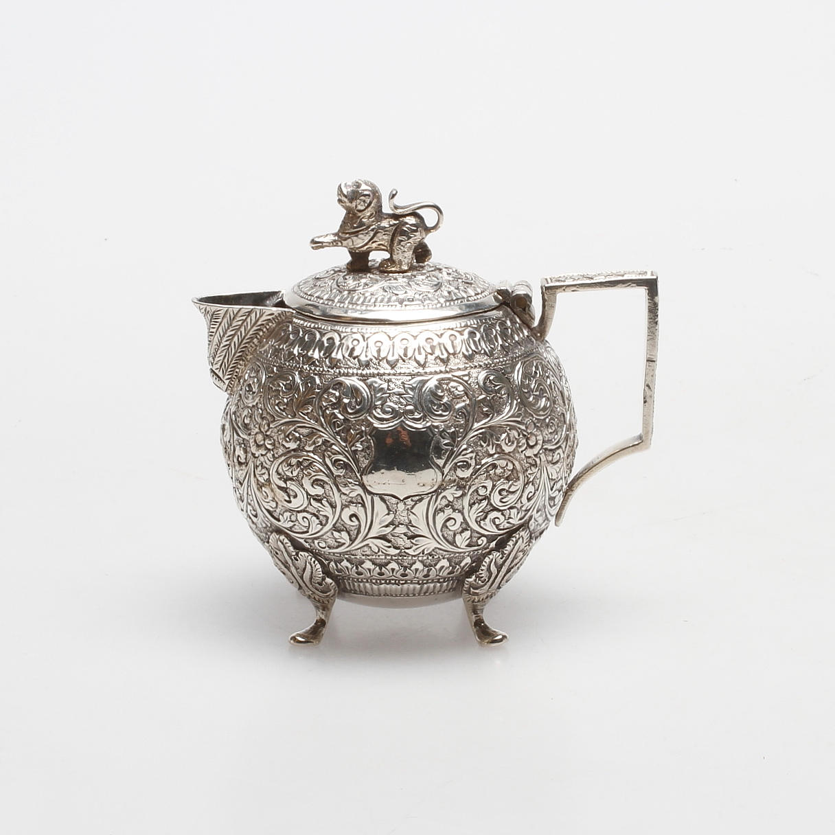 KANNA, silver, orientalisk, 1900-talets första hälft. Vikt ca 182 gram.