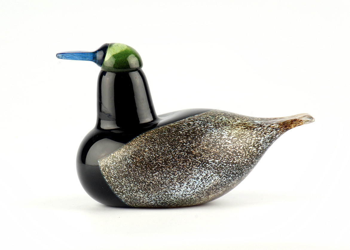 OIVA TOIKKA. MANLIG ANKA. Iittala-språket. Nuutajärvi, Finland.17 x 10 cm. Signerad på marken.