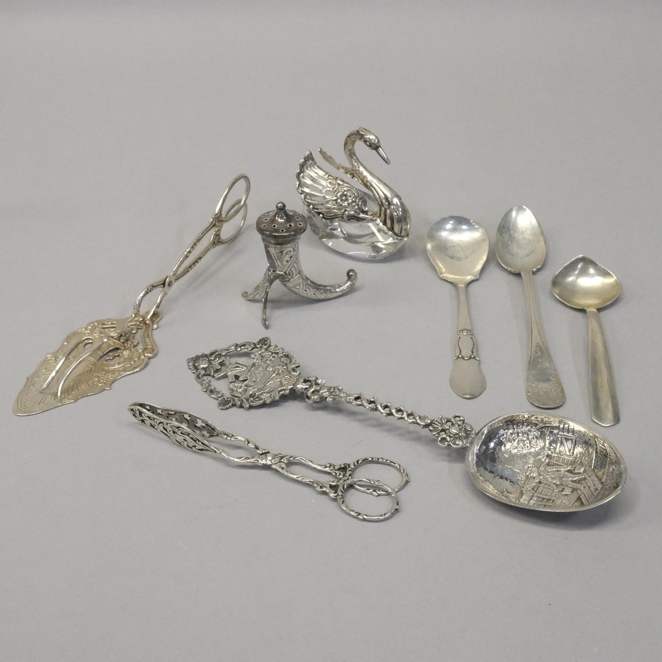 EIGHT PARTS OF SILVER. Silver & Metals - Silver - Auctionet