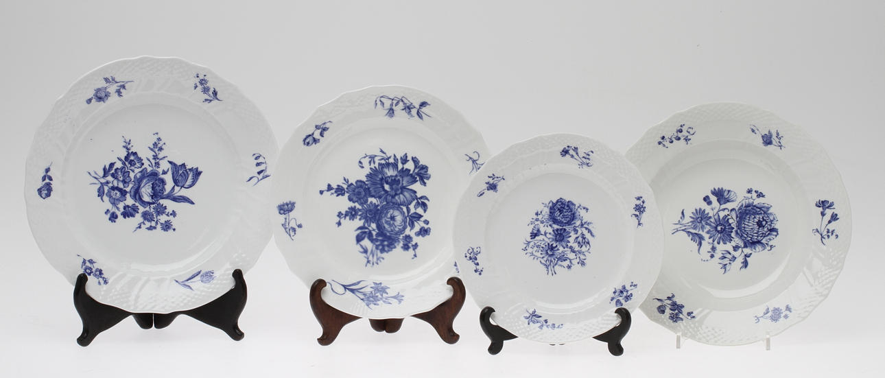 MATSERVISDELAR, ca 49 delar, porslin, "Triumf", Gustavsberg.