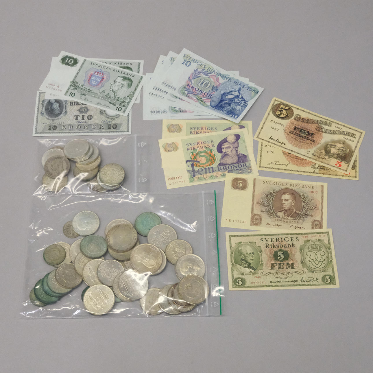 PARTI SVENSKA SILVERMYNT SAMT SEDLAR.