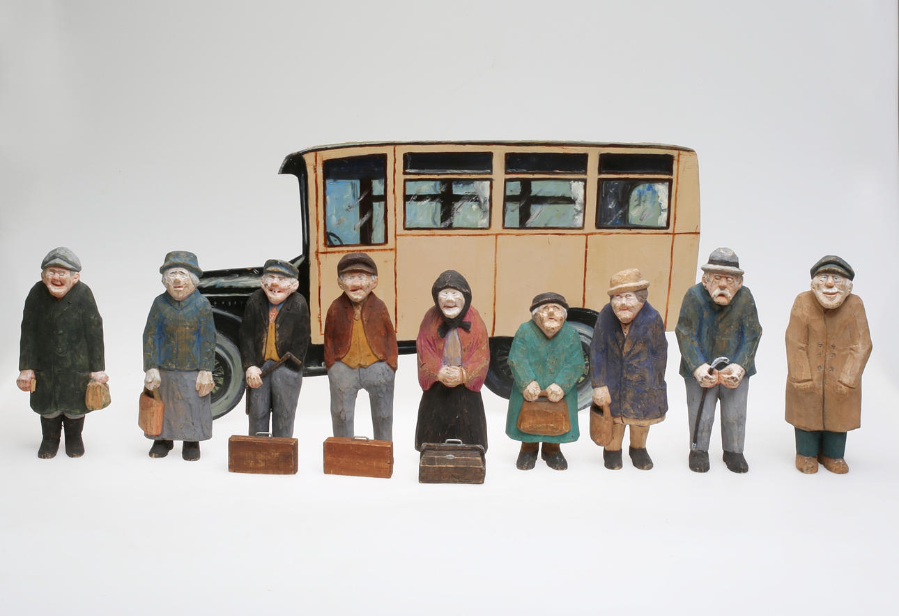 SKULPTURER, 13 delar, resesällskapet, signerade och daterade 1982.