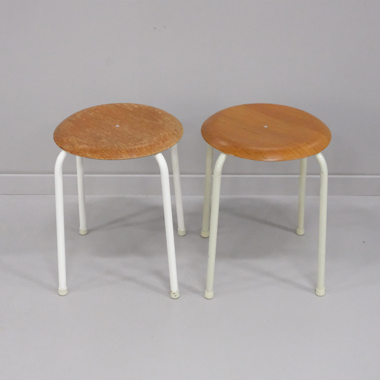 TVÅ PALLAR, VEMO INDUSTRI ÅSLJUNGA, STAPELBARA.