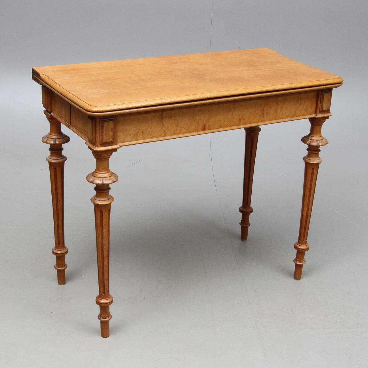 SPELBORD, etikettmärkt JR Almgren Snickare Stockholm, omkring sekelskiftet 1900.