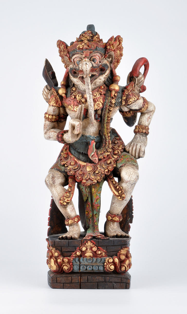GARUDA BERGET AV VISHNU. Asiatisk carving omkring 1930.