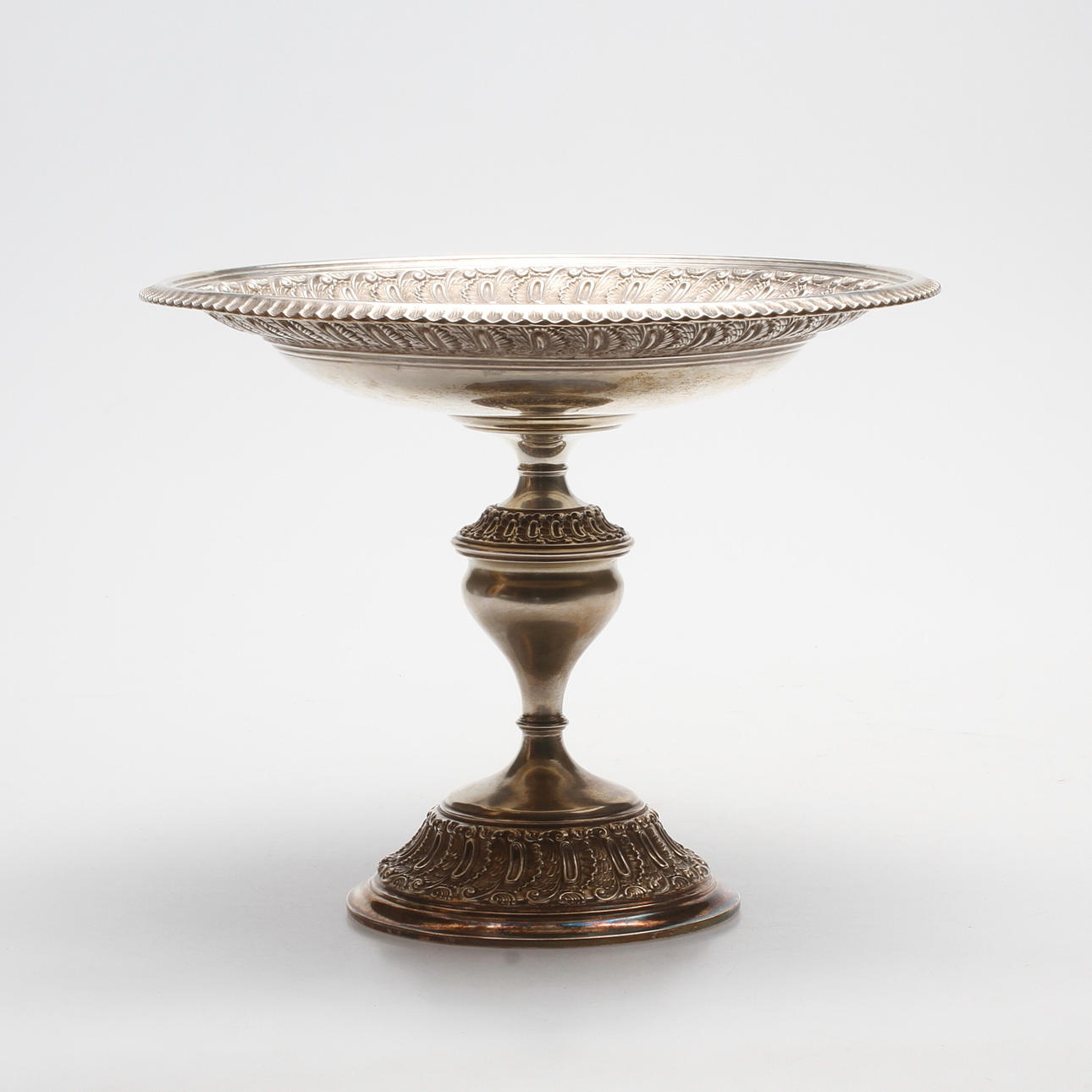 KAKFAT på FOT, silver, Koch & Bergfeld, Tyskland, 1800-tal, vikt 468 gram.