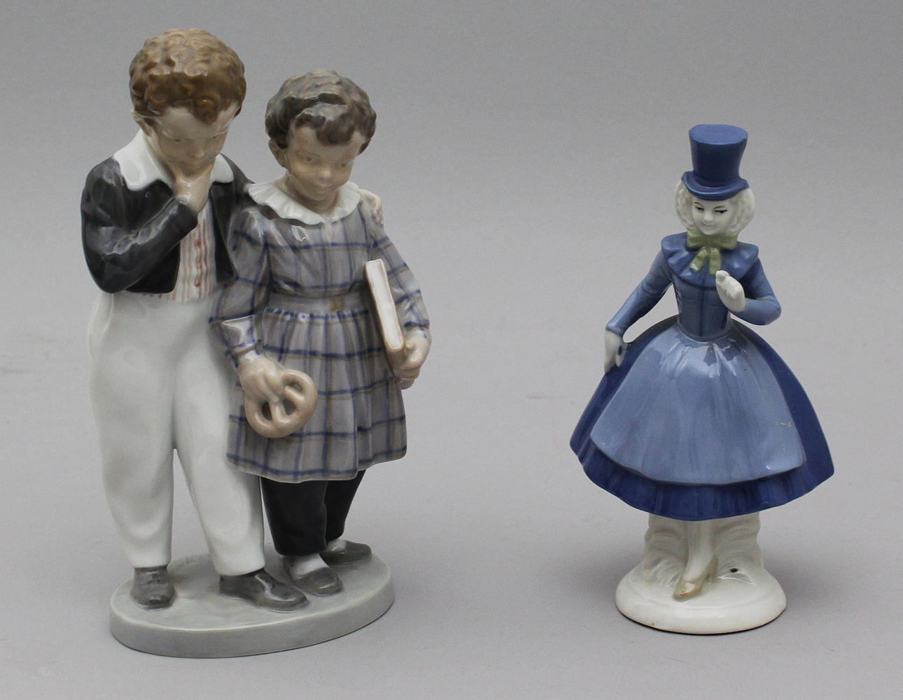 Figuriner (2). Barn. Kunglig Dansk. Flicka med hatt.