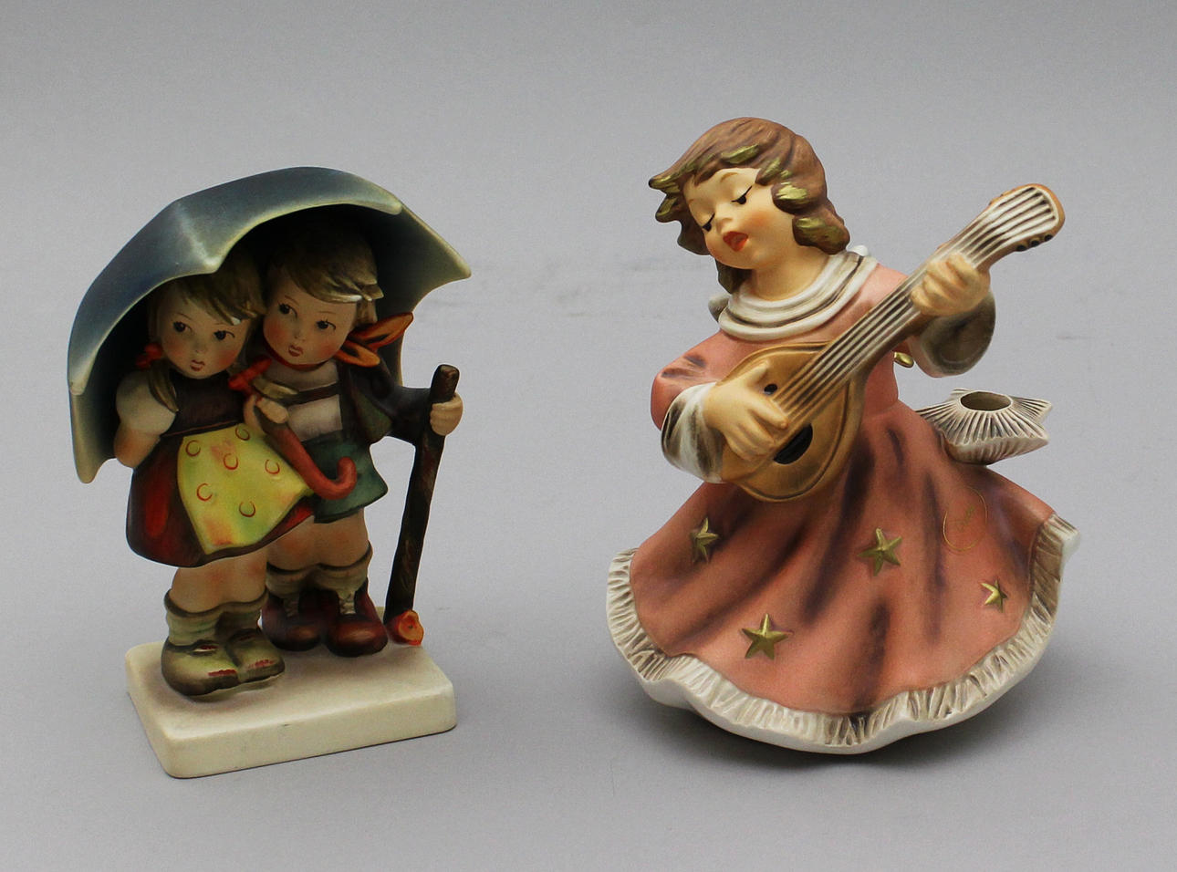 Div figuriner (2). Barnen under paraplyet. Märkt Hümmel. Flickan med gitarr (Speldosa). Märkt Goebel.