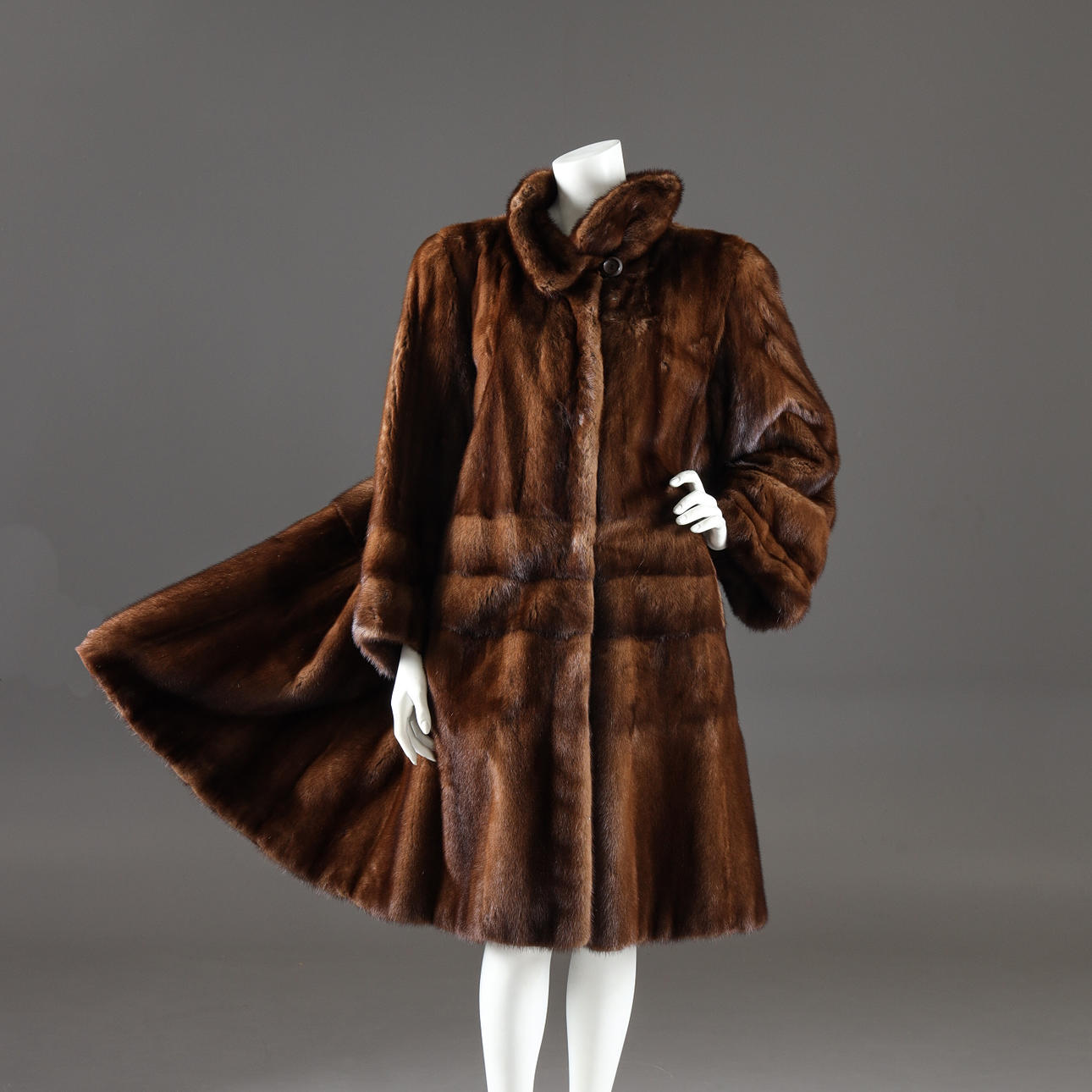 SAGA MINK, Superb Quality, Coat, Swagger, size 40. Vintage