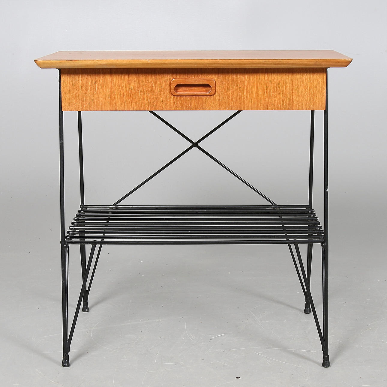 SÄNGBORD, stringmodell. 1950/60-tal.