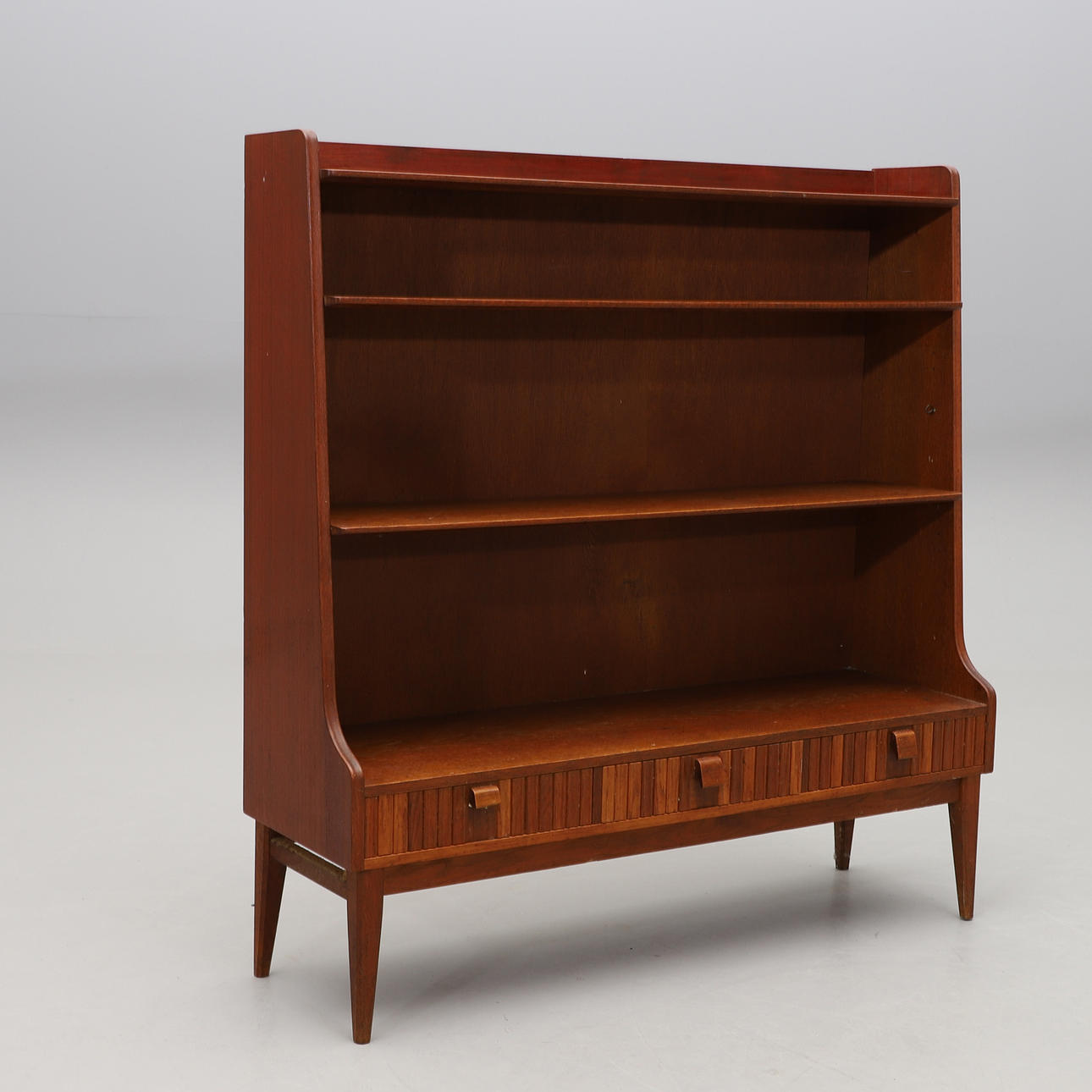 BÜCHERREGAL, Mitte der Decke von 1900.