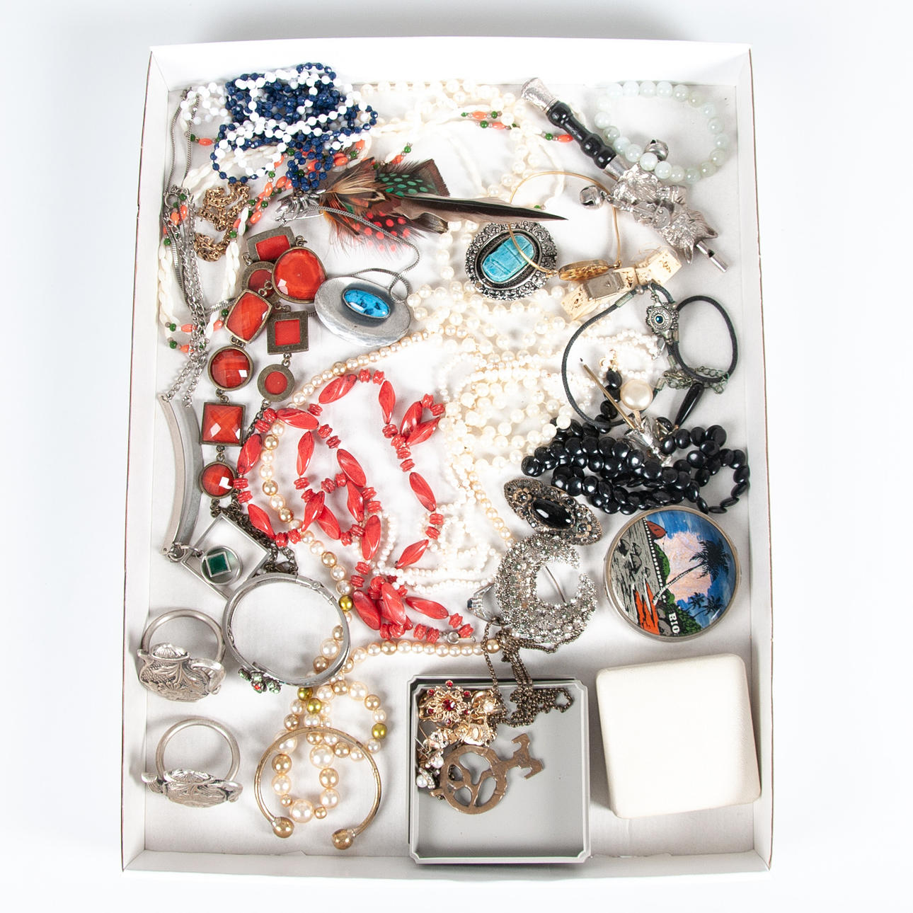 SCHMUCK. Halskette, Armband, Ohrringe etc.