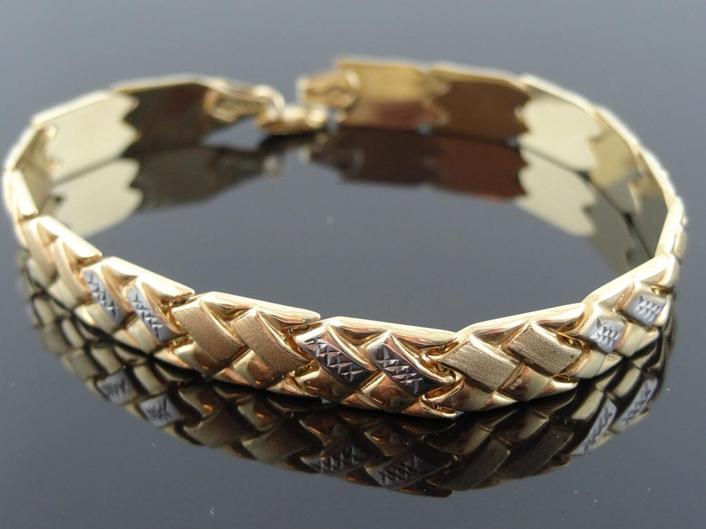 SQUARE DESIGN Armband 18k guld.