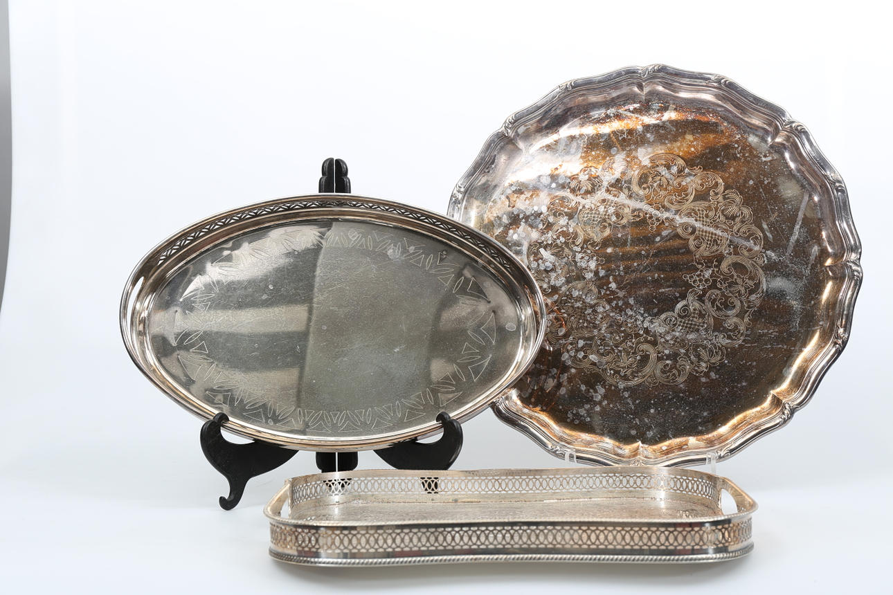 SERVERINGSBRICKOR, pläter och nysilver, 3 stycken, 1900-tal.