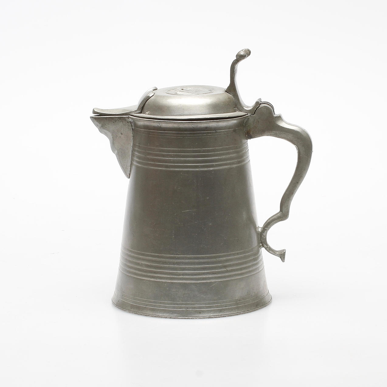 SKÄNKKANNA, tenn, oidentifierad mästare, 1800-tal.