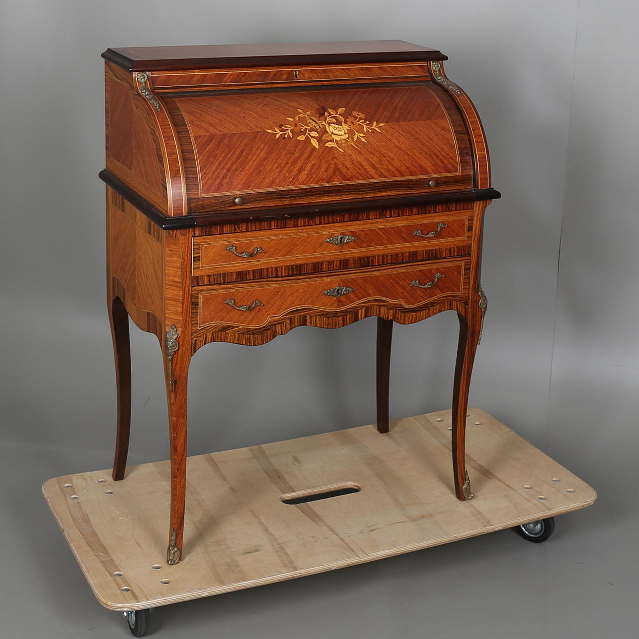 SEKRETÄR i rokokostil, intarsia med blommor, 1900-talets andra hälft.