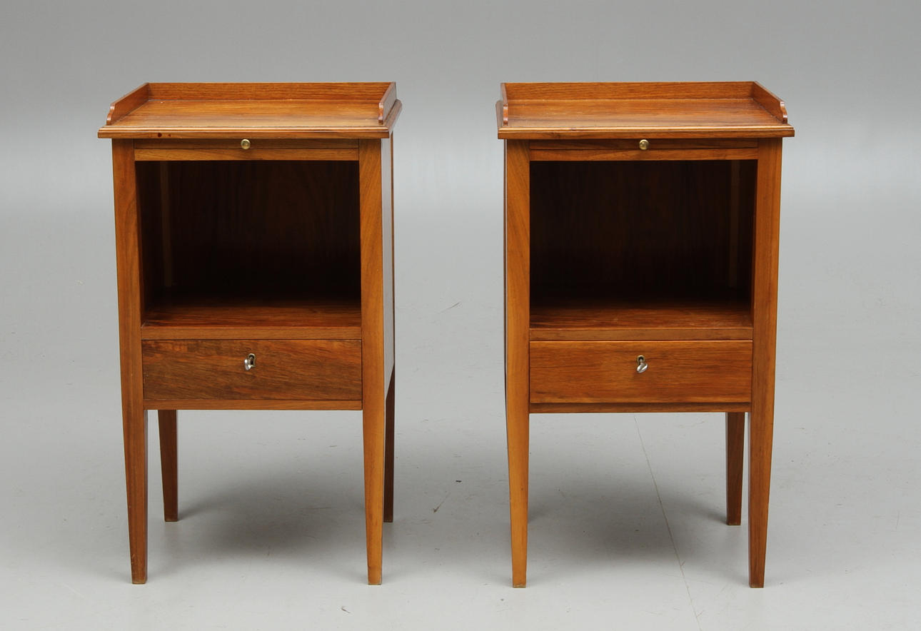 NATTDUKSBORD, 1 par, gustaviansk stil, 1900-tal.