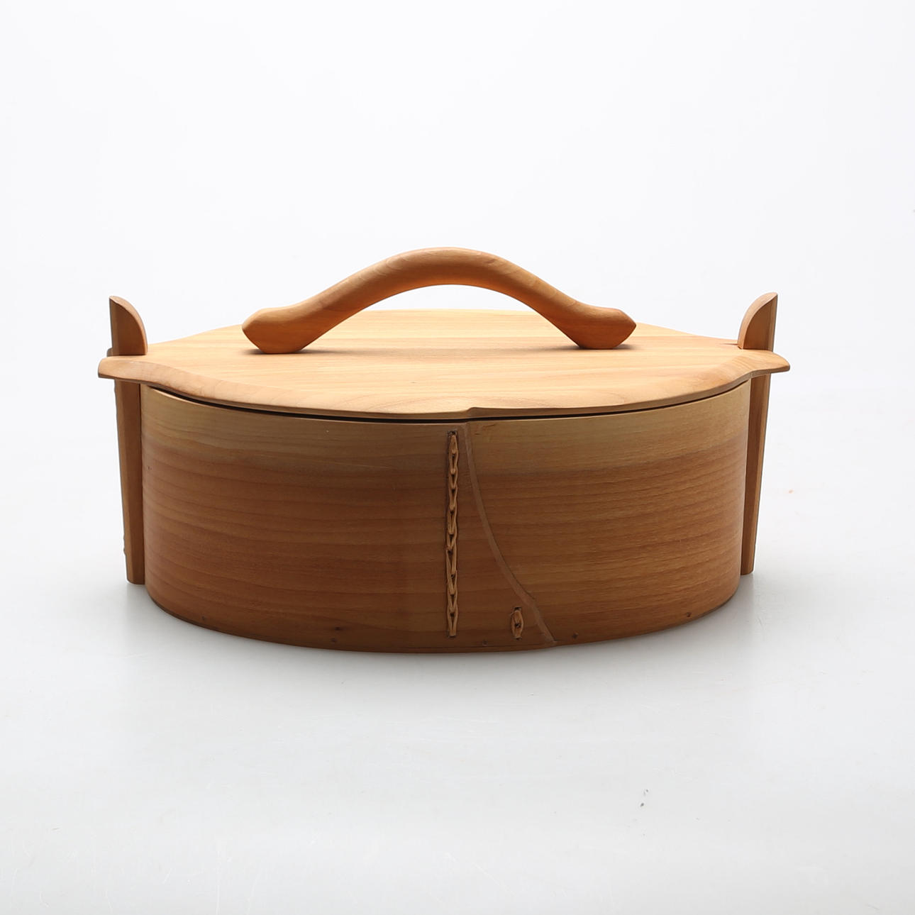 ÄSKA, trä, svepteknik, modern.