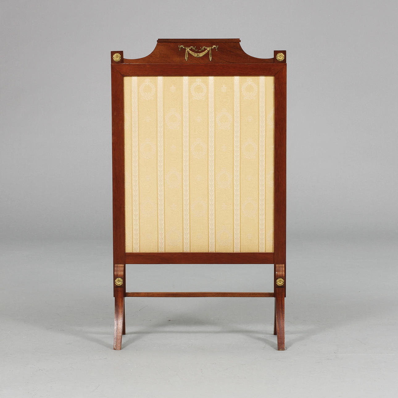 SKÄRM, Karl Johan-stil.