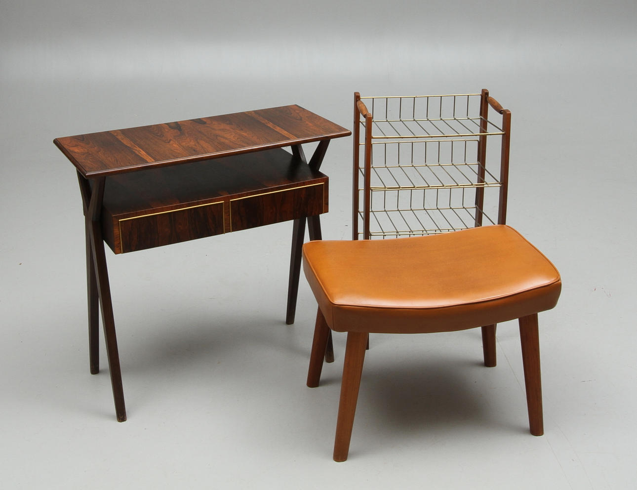 BORD, TIDININGSTÄLL, PALL, 1900-tal.