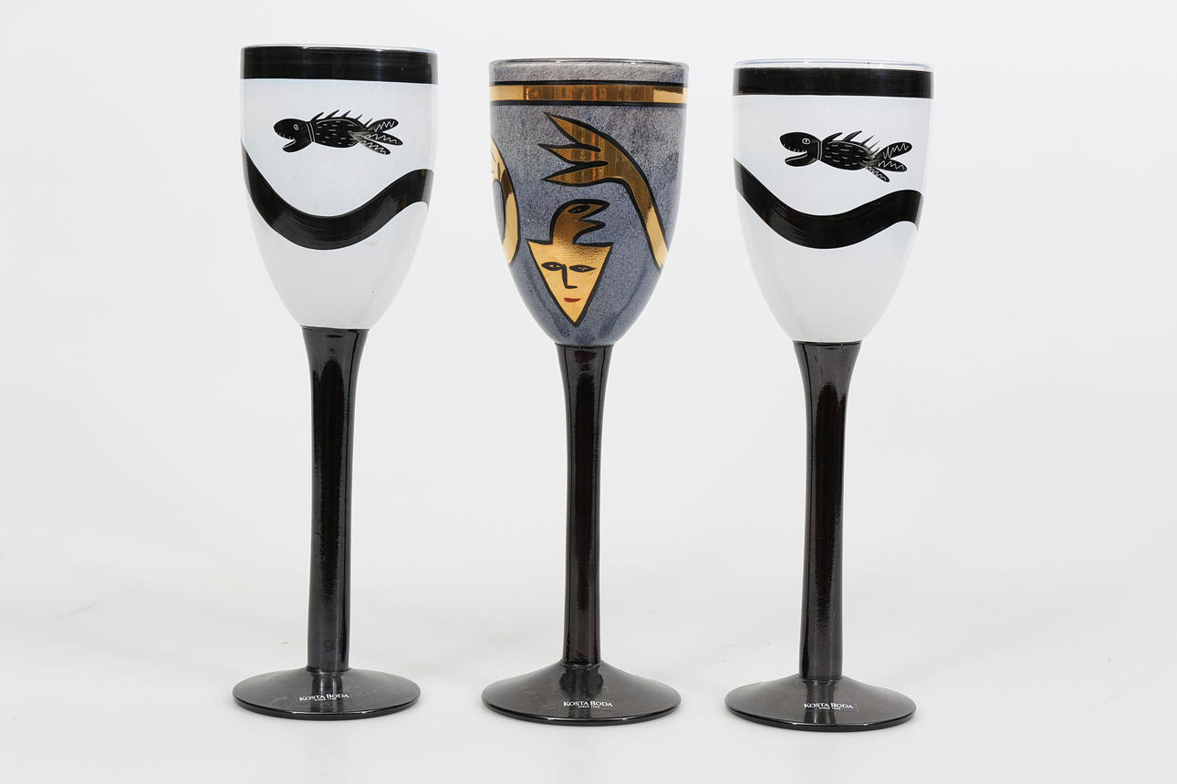 ULRIKA HYDMAN VALLIEN. Pokaler, glas, 3 stycken, Kosta Boda, signerade.