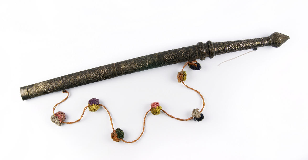 SCIMITAR SABEL. Arabisk-asiatisk dekorerad klocka. Omkring 1920/1930.