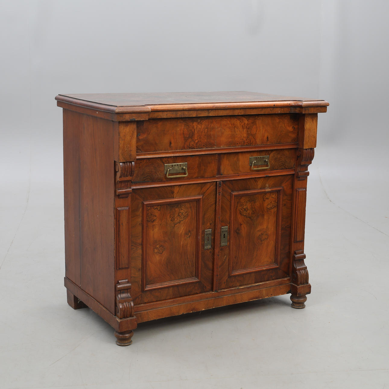 LAVOAR, valnöt, 1900-tal.