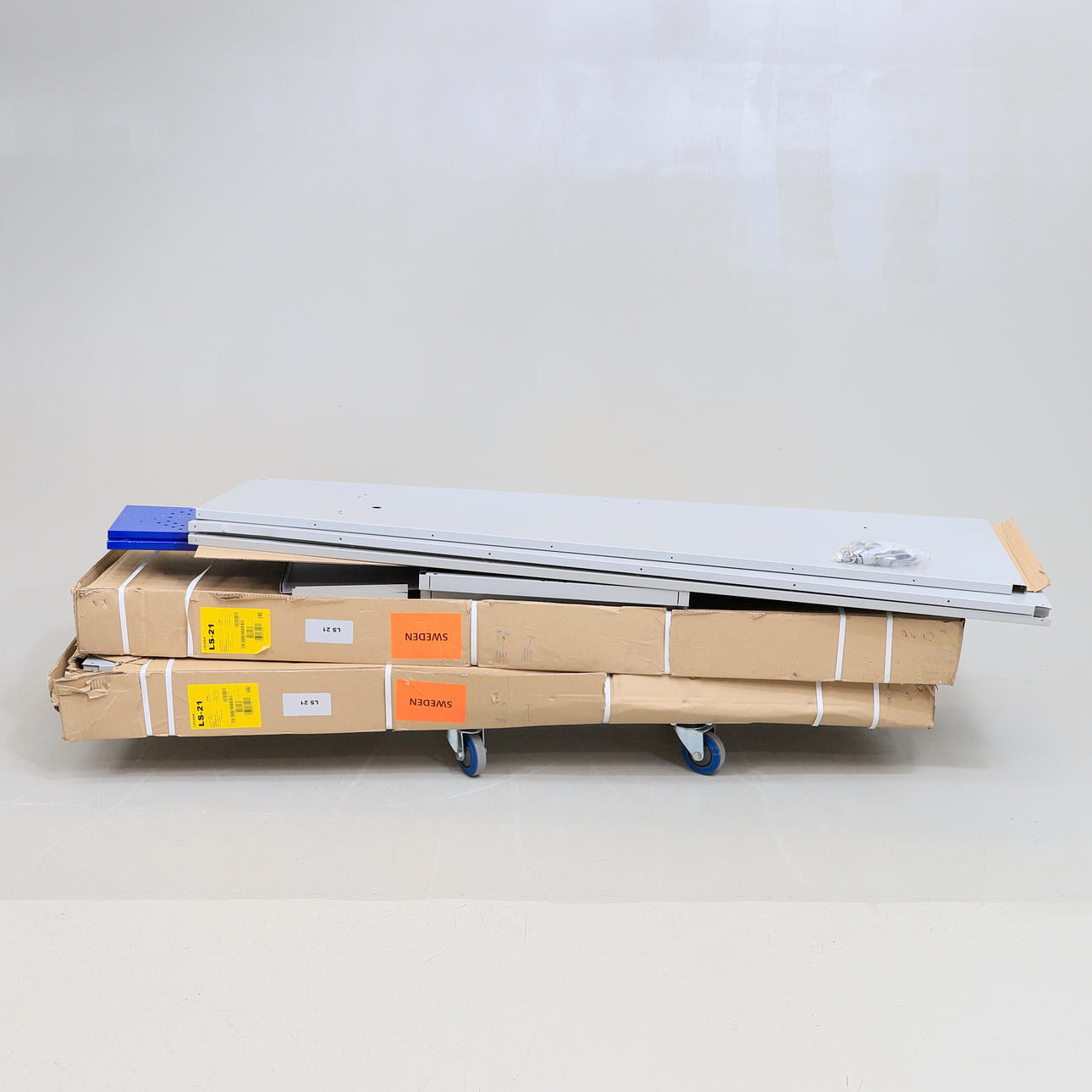 INDUSTRISKÅP, 3 st, samtida.