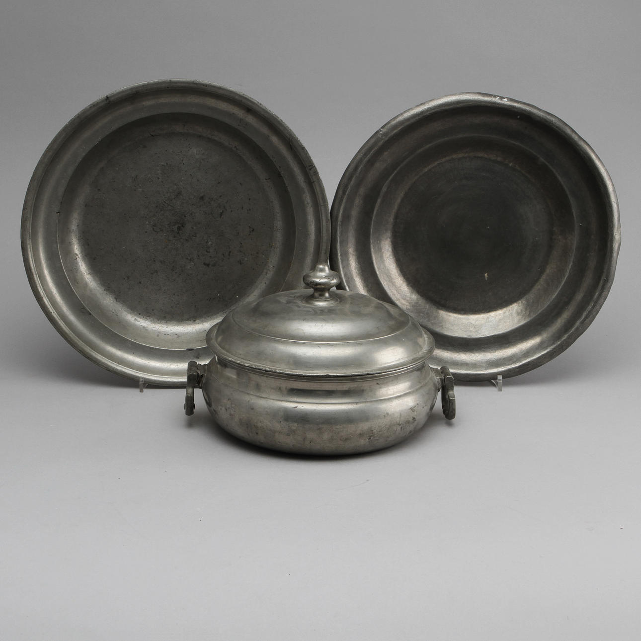 GRÖTSKÅL och 2 FAT, tenn, 18/1900-tal.