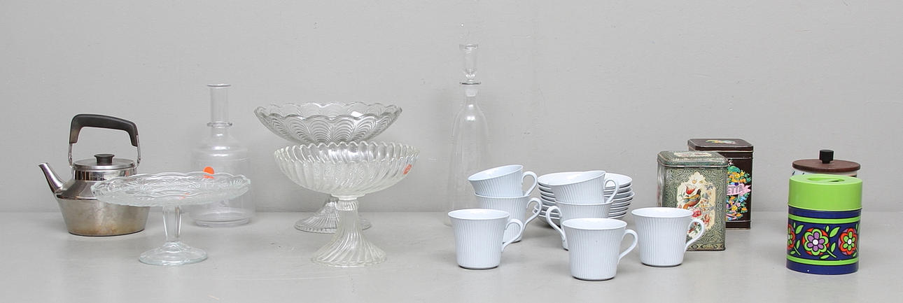 GLAS, KERAMIK, PLÅTBURKAR, 1900-tal.