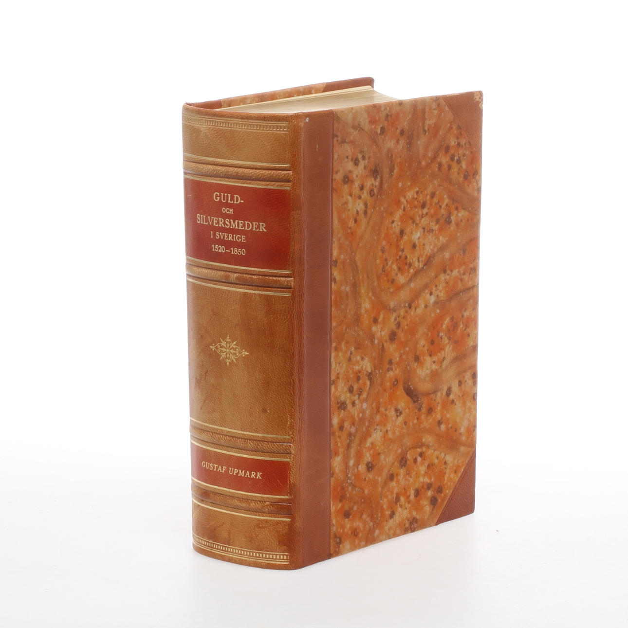 BOK, "Guld- och silversmeder i sverige 1520-1850", Gustaf Upmark, Stockholm Fröléen & Comp., 1943.