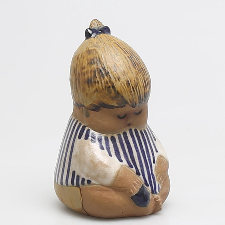 FIGURIN i stengods, "Johanna" Lisa Larson, ur serien Larsons ungar, Gustavsberg.