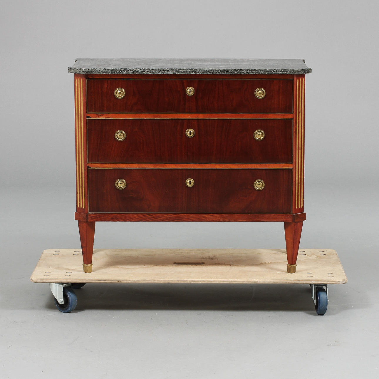 BYRÅ, sengustaviansk stil, 1900-tal.