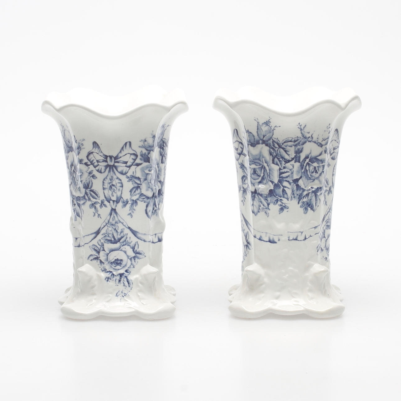 VASER, ett par, flintgods, Carland, J. Kentl´s, Fenton, England.