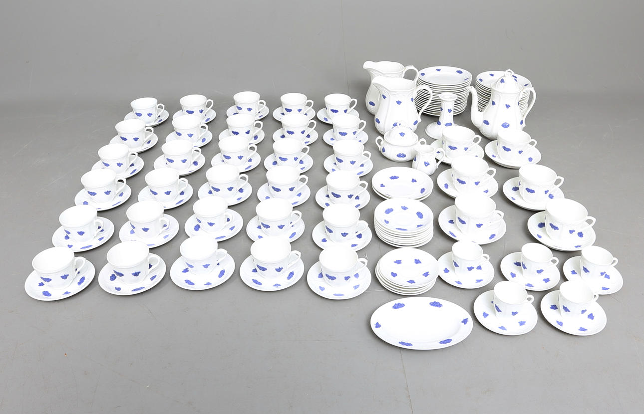 SERVIS, 137 delar, porslin, "Blå blom", 1900-tal.