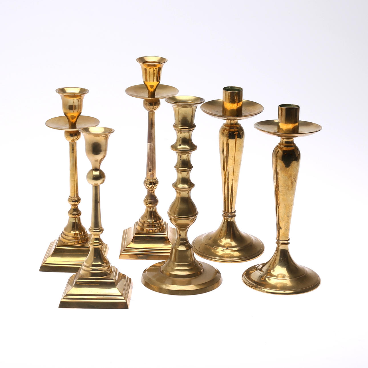 LJUSSTAKAR, 6 st, mässing/malm, 1900-tal.