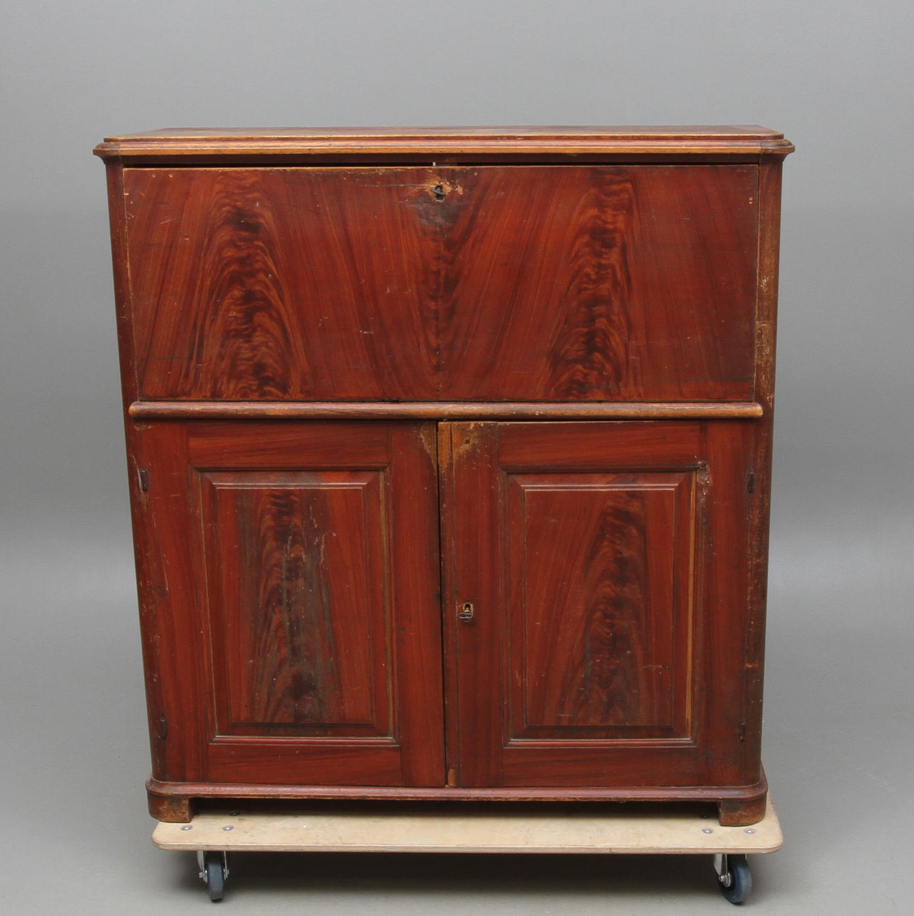 CHIFFONJÉ, allmoge, imitationsmålad, 1800-tal.