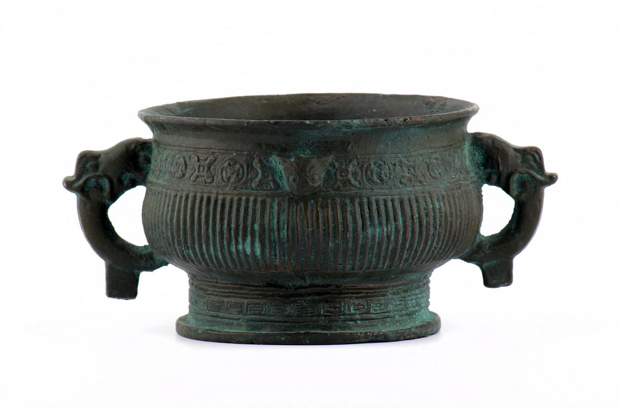 ”MEDELTIDA FARTYG MED STILISERADE HANDTAG”.