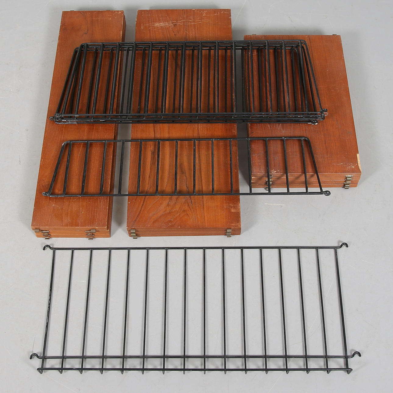 HYLLSYSTEM, 19 delar, Stringhyllor, BFB-Hyllan, Nisse Strinning. 1950/60-tal.