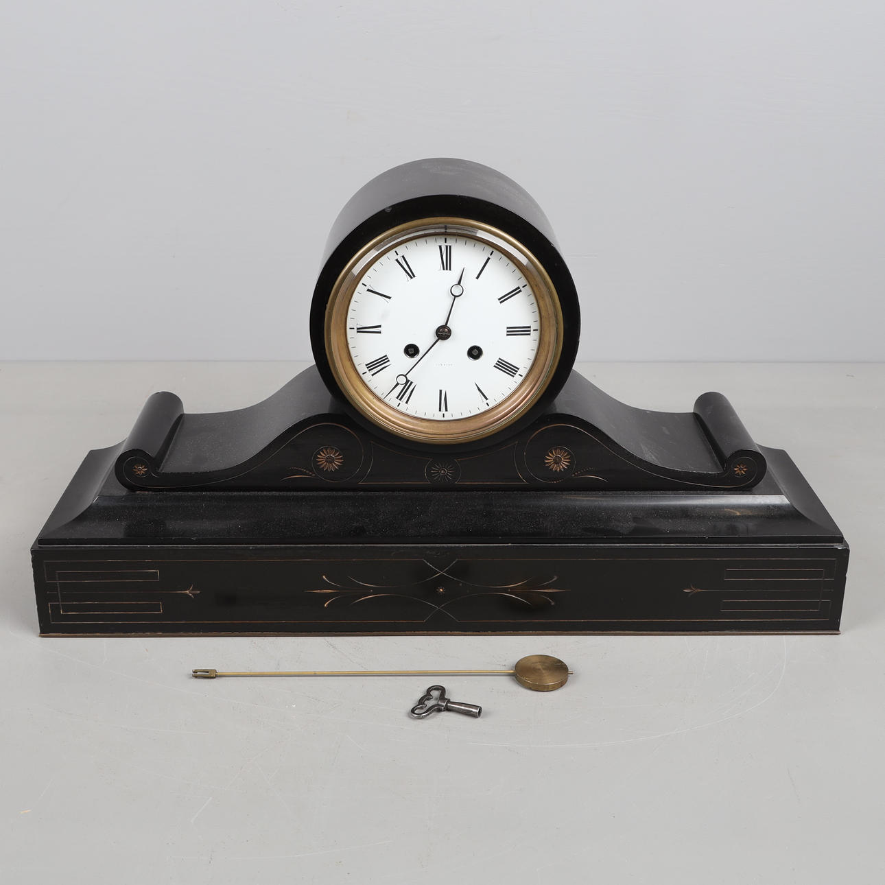 TABLE PENDULUM, marble.