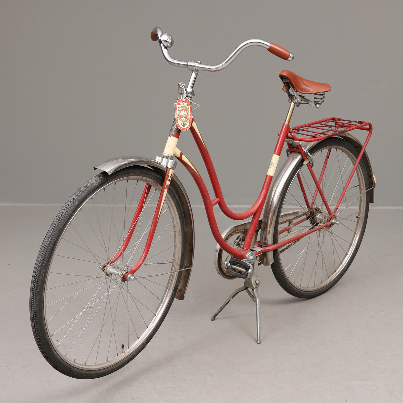 CYKEL, Örnen, dammodell, 28'', ca. 1950.
