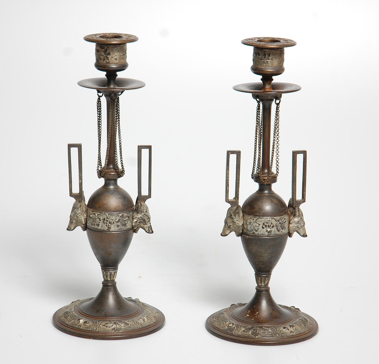 LJUSSTAKAR, 1 par, med varghuvud, 1900-talets början.