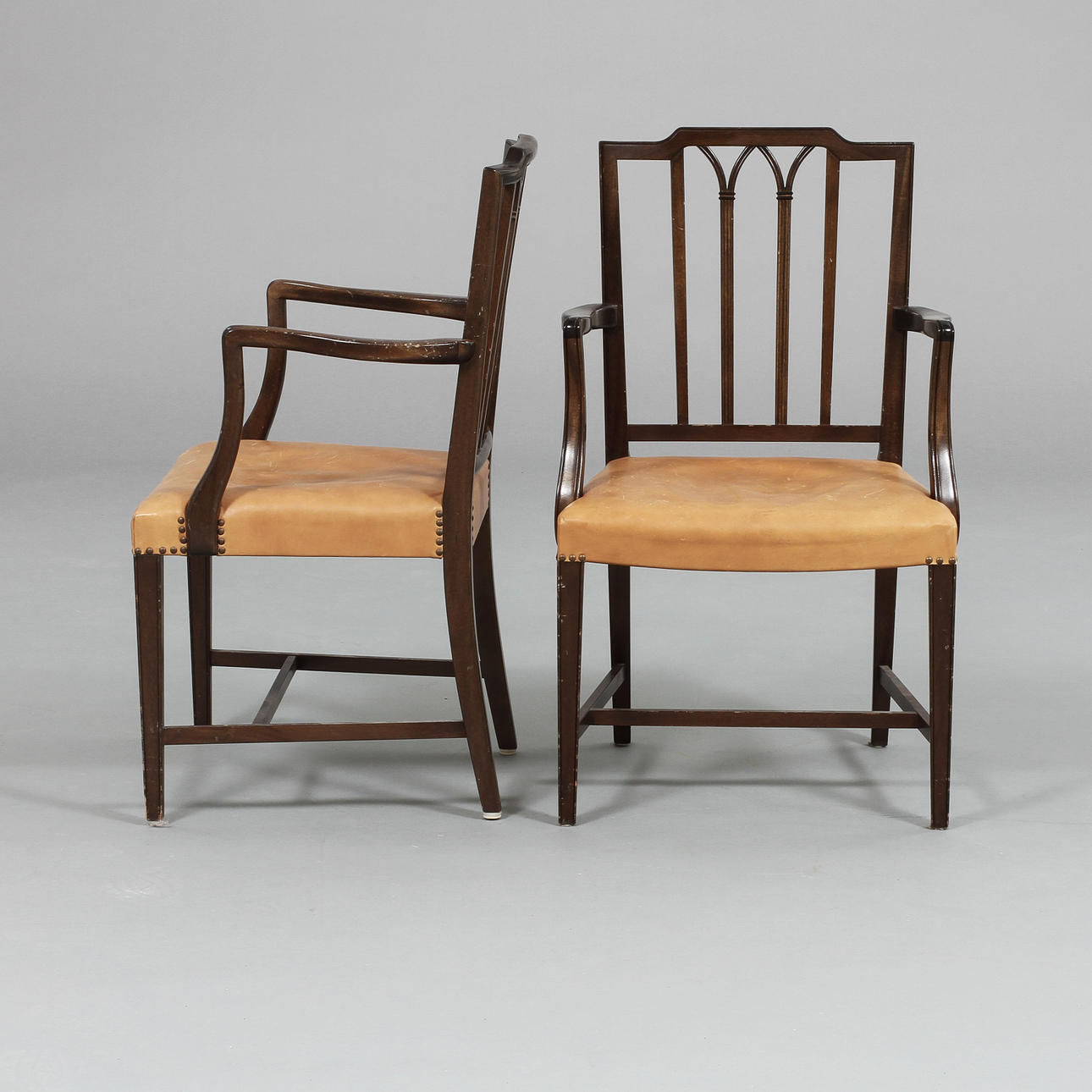 KARMSTOLAR, ett par, jugend, 1900-talets första kvartal.