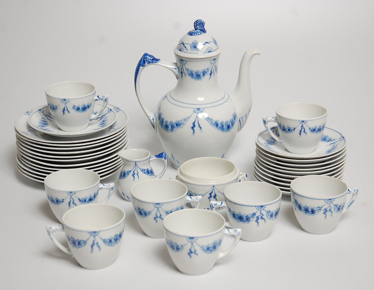 KAFFESERVIS, 34 delar, " Empire ", Bing & Gröndahl.