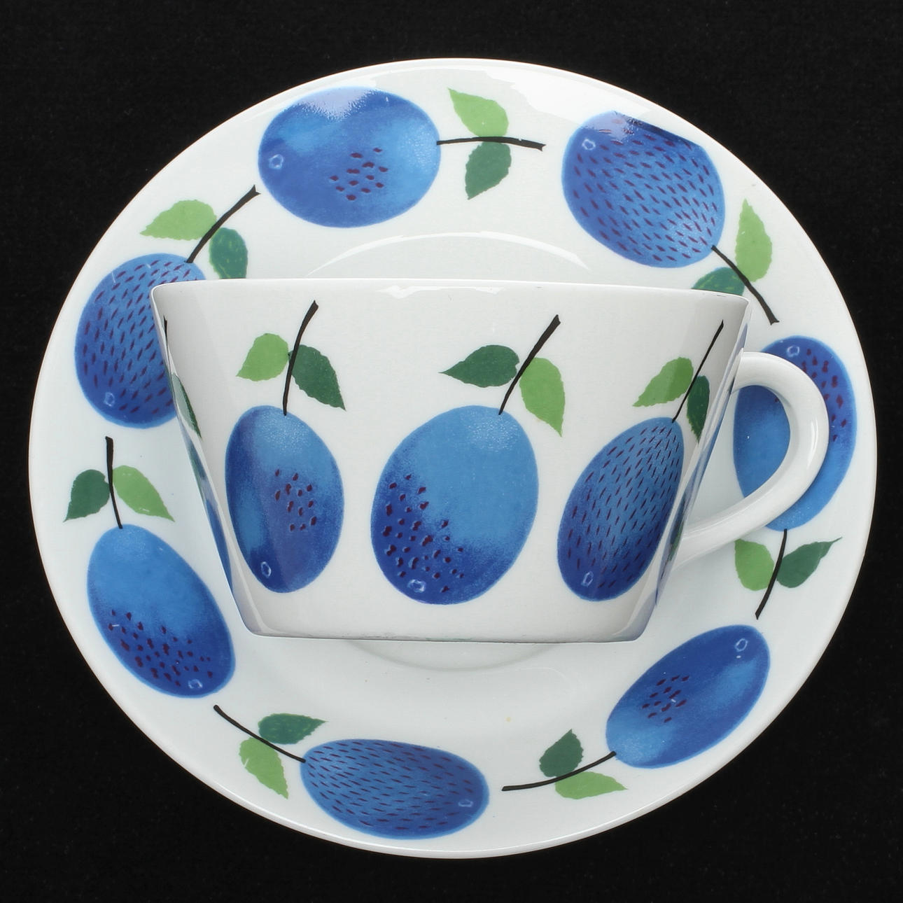 TEKOPPAR med fat, 7 delar, porslin, "Prunus", Stig Lindberg, Gustavsberg.