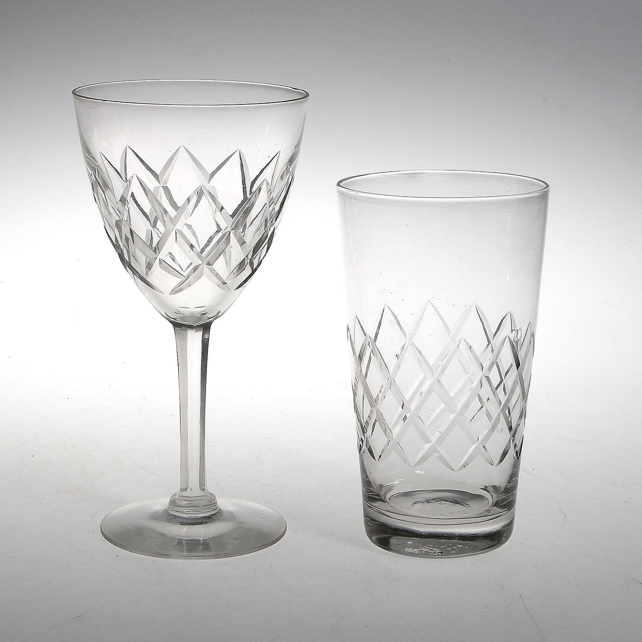 VINGLAS samt ÖLGLAS, 10 delar, slipad dekor, modell "Bror", 1900-talets början.