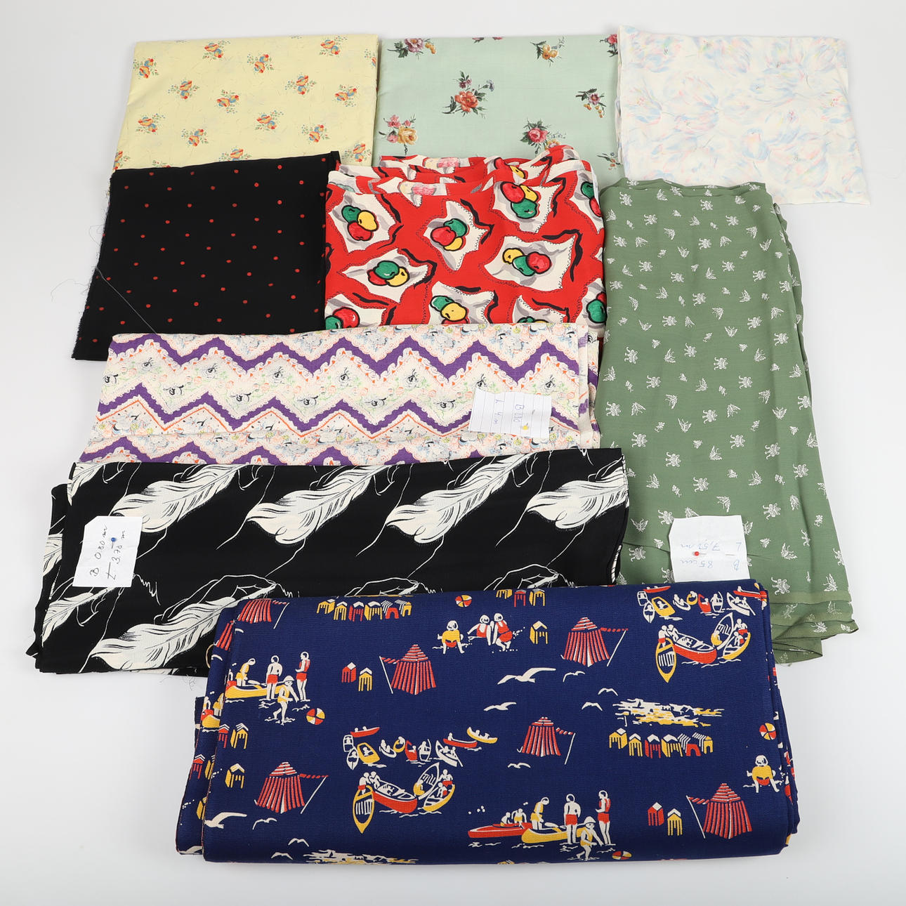 KLÄNNINGSTYGER M. M, 9 bitar, 1940-50-tal.