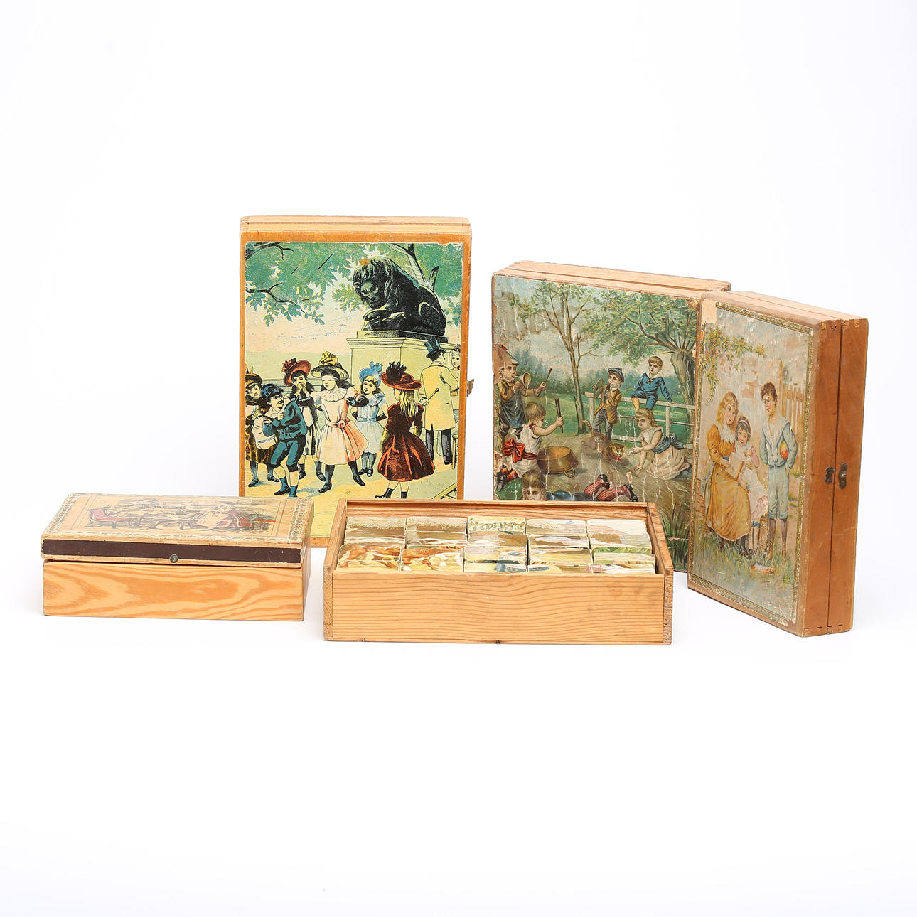 PUZZLES in boxes, 5 pieces, three-dimensional with 6 different motifs for each puzzle, late 1800s, i.a. France.
