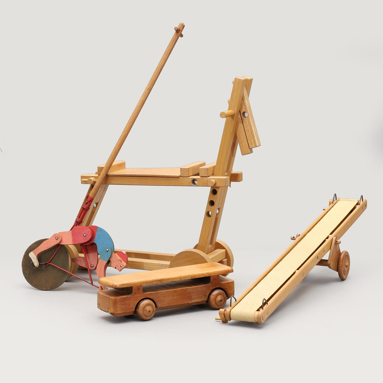 TRÄLEKSAKER, 4 delar, 1900-talets andra hälft.